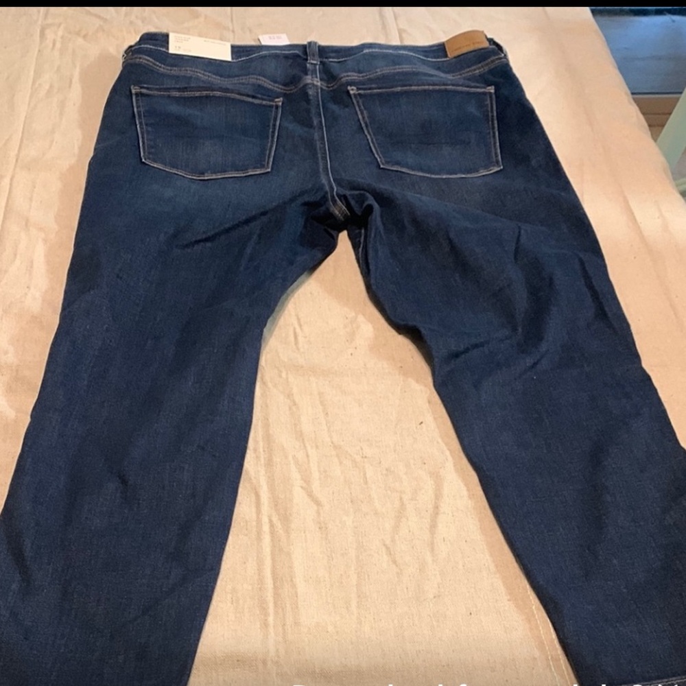 NWT American Eagle Women’s Dark Wash Jegging Crop | 18